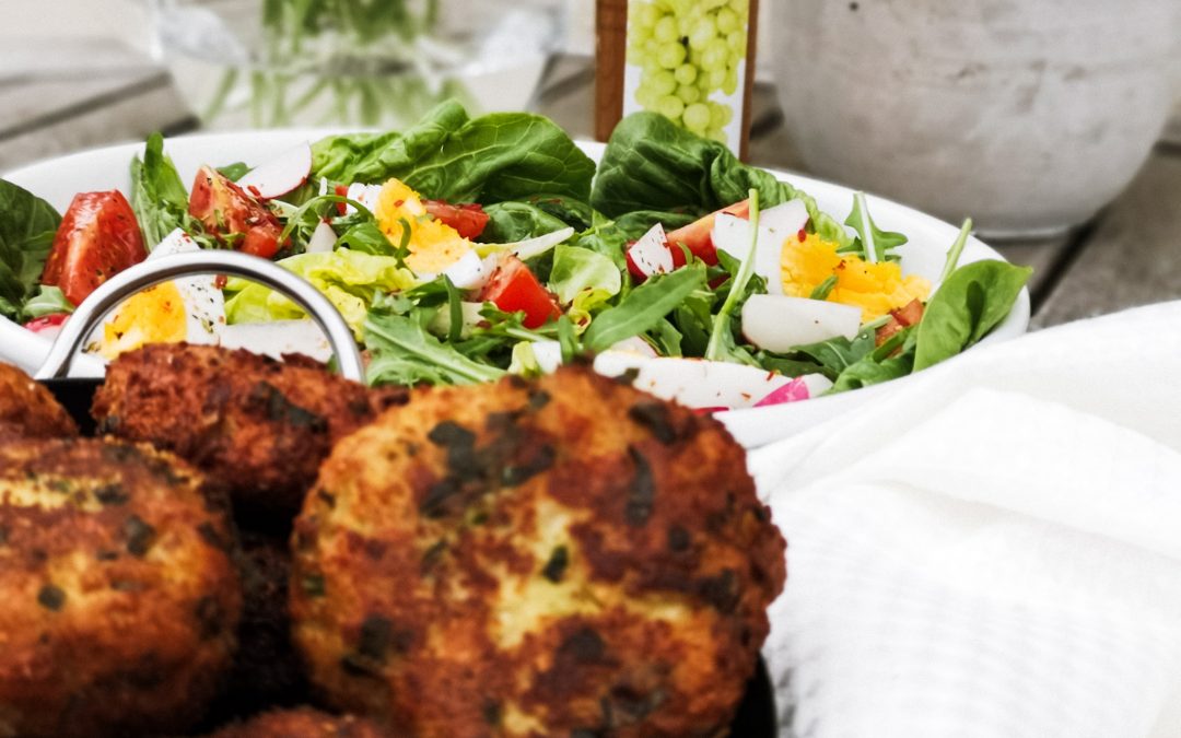 Bärlauch-Kaspressknödel mit Salat