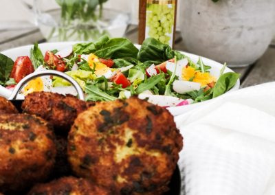 Bärlauch-Kaspressknödel mit Salat